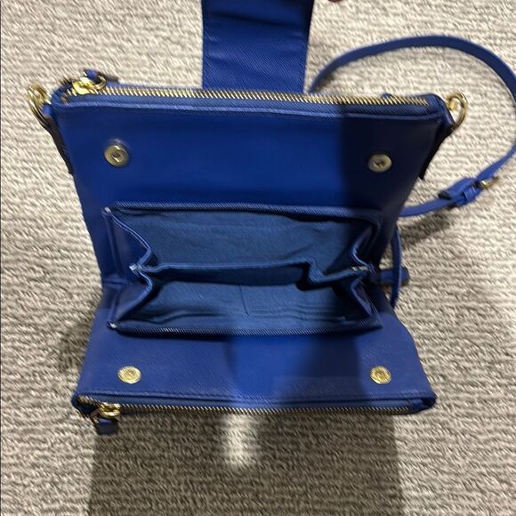 Liz Claiborne Blue Crossbody Bag - Picture 3 of 3